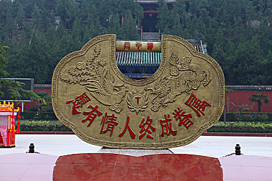 艷m六集動漫觀看,《艷M》：一部引發熱議的動漫，探討性別、權力與身份認同-3