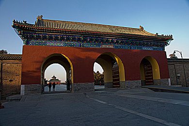 麻花豆傳媒國(guó)產(chǎn)劇mv免費(fèi)軟件,免費(fèi)看國(guó)產(chǎn)劇MV神器引爆網(wǎng)絡(luò),安全與版權(quán)爭(zhēng)議成焦點(diǎn)